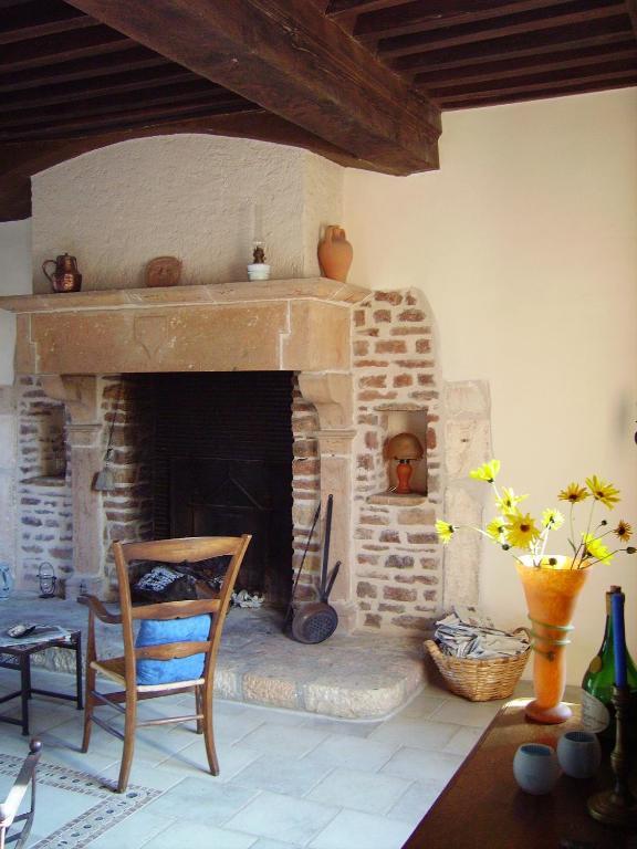 Le Vieux Chateau Bed and Breakfast Leynes Pokój zdjęcie