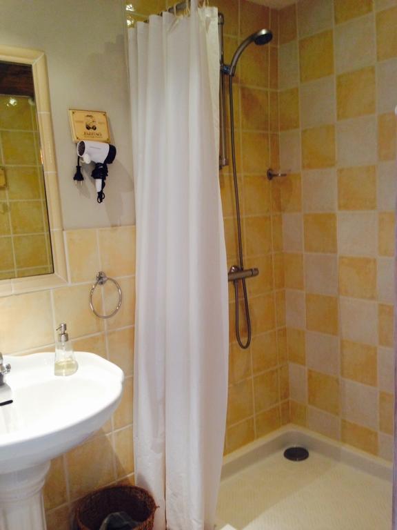 Le Vieux Chateau Bed and Breakfast Leynes Zewnętrze zdjęcie